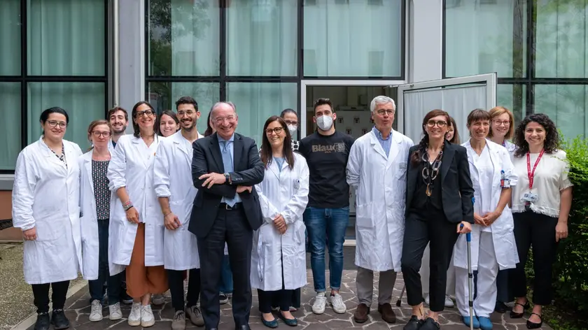 L'èquipe che è intervenuta con i genitori del piccolo trapiantato