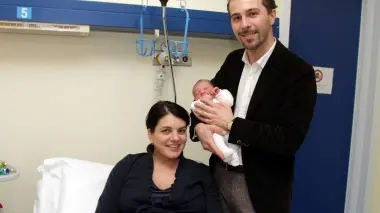INAUGURATO IL 2011 Ginevra con il papà Alberto Dall’Antonia e mamma Iris sulla sinistra l’ospedale Ca’ Foncello di Treviso