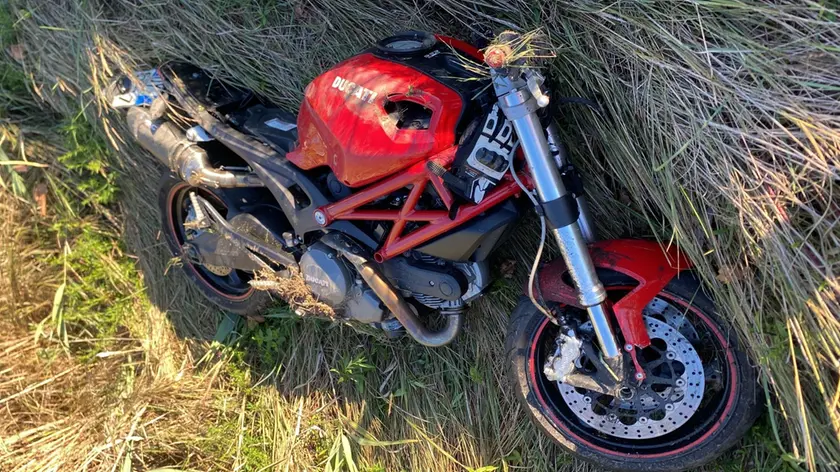 La moto Ducati del 29enne di Gorgo, rimasto gravemente ferito a San Stino