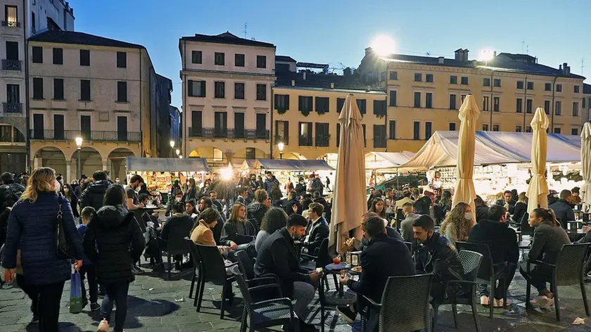TOME' - AGENZIA BIANCHI - PADOVA - SPRITZ IN CENTRO