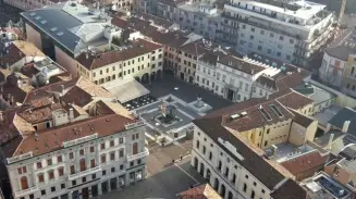 PIANO ATER. Il presidente dell’ente Flavio Frasson A sinistra, appartamenti di edilizia popolare in città e, a destra, alloggi a Piove di Sacco. Il Cda ha deciso la vendita di 4750 alloggi (il 68% dell’intero patrimonio) con sconti che vanno dal 45 al 35 per cento per aiutare gli inquilini