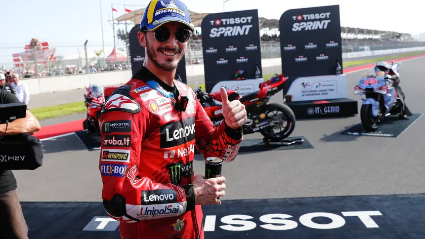 epa11629654 Ducati Lenovo rider Francesco Bagnaia of Italy celebrates after winning the sprint race of the Motorcycling Grand Prix of Indonesia at the Pertamina Mandalika International Circuit on Lombok island, Indonesia, 28 September 2024. EPA/ADI WEDA