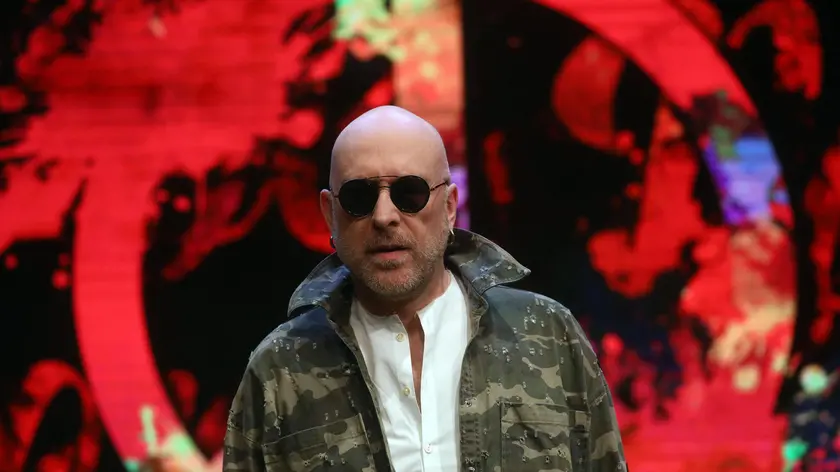 Il cantante Mario Biondi durante il programma Rai "Woodstock - Rita Pavone racconta". ANSA/MATTEO BAZZI