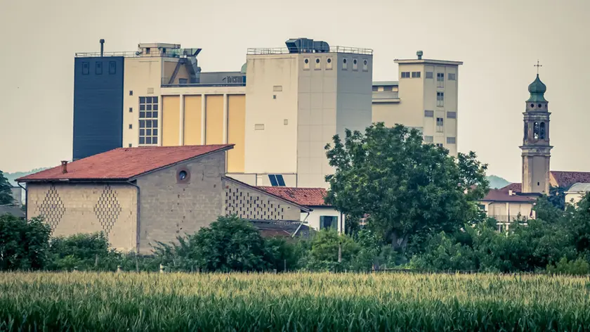 Vighizzolo (PD), 19 luglio 2019. Vedute di Vighizzolo per articolo di Jori. Nella foto: scorcio di Viglizzolo con l'imponente sagoma del molino Quaglia.