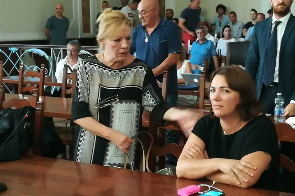 La madre e la sorella di Mauro Guerra in aula