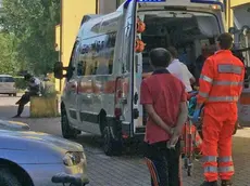 BON - DINO TOMMASELLA - ERACLEA - AMBULANZA DOPO LA SASSAIOLA PRESSO IL CENTRO EMIGRATI