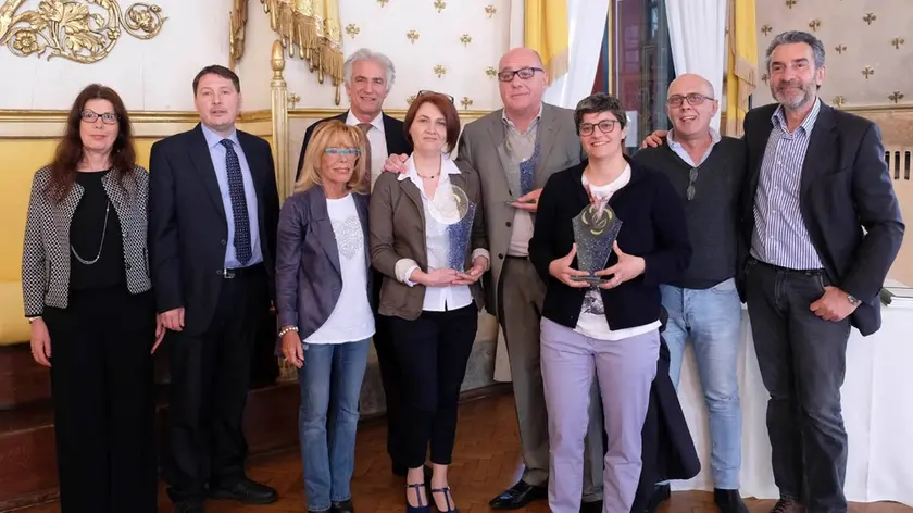 I tre premiati con i vertici dell'Assostampa