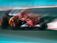 epaselect epa11762324 Scuderia Ferrari driver Carlos Sainz Jr. of Spain in action during the Qualifying for the Formula One Abu Dhabi Grand Prix, in Abu Dhabi, United Arab Emirates, 07 December 2024. The 2024 Formula One Abu Dhabi Grand Prix is held on the Yas Marina Circuit racetrack on 08 December. EPA/ALI HAIDER