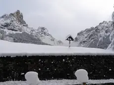 Neve a Selva di Cadore, in Val Fiorentina, sulle Dolomiti bellunesi, 29 aprile 2019. ANSA/MICHELA TORRE