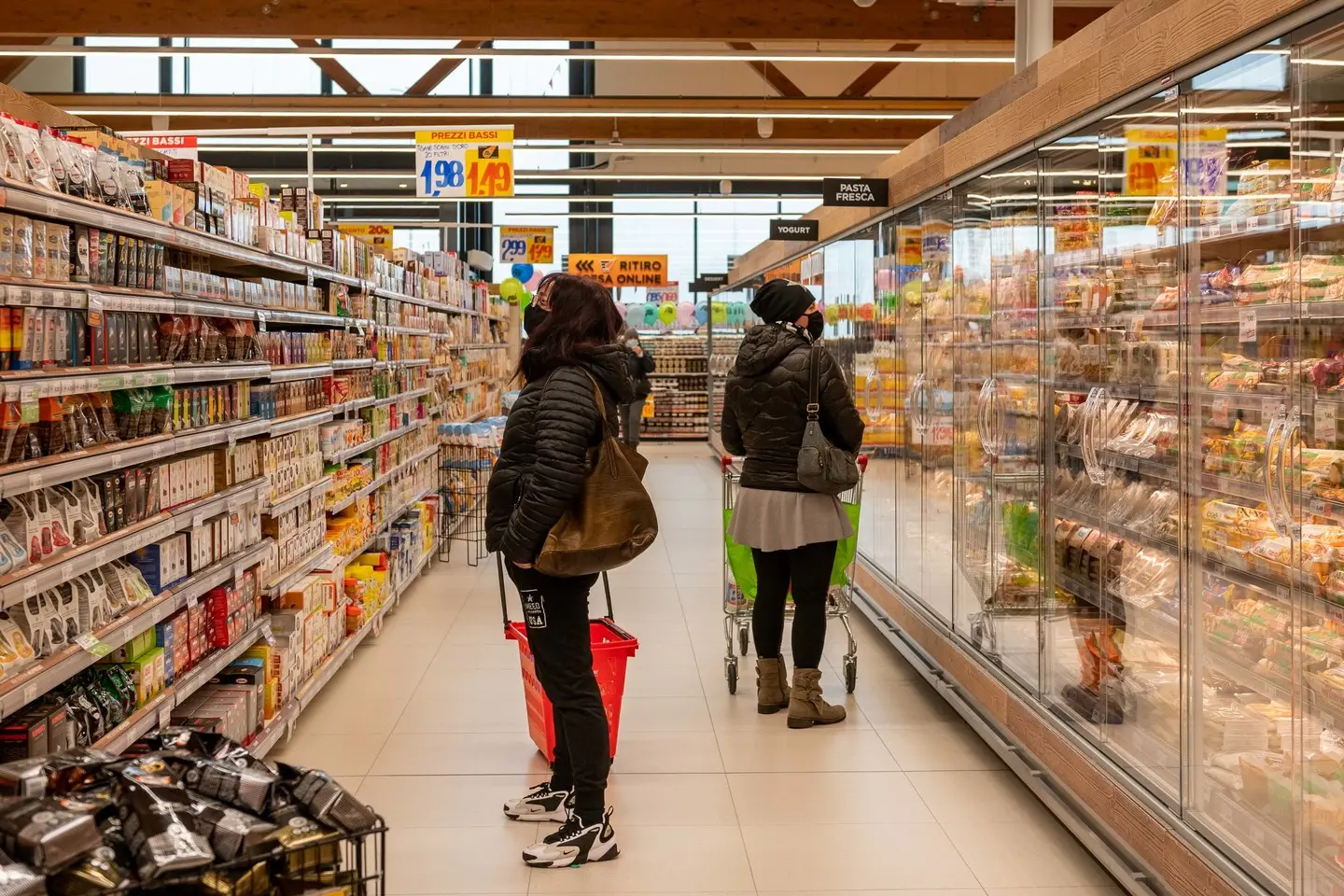 Montagnana (PD), 21 gennaio 2021. Inaugurazione Supermercato Ali a Montagnana. Nella Foto: i primi clienti accedono al nuovo supermercato Alì
