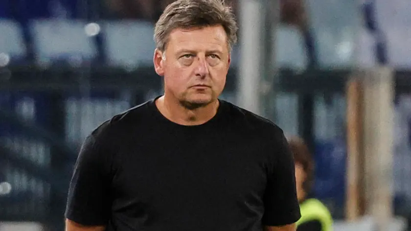 epa11619681 Udinese's head coach Kosta Runjaic looks on during the Italian Serie A soccer match between AS Roma vs Udinese Calcio at the Olimpico stadium in Rome, Italy, 22 September 2024. EPA/GIUSEPPE LAMI