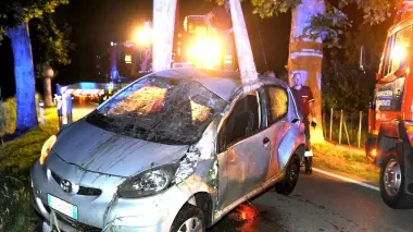 LA TOYOTA AYGO. E’ stata recuperata dai vigili del fuoco nel Sorgaglia La ragazza era rimasta incastrata nell’abitacolo e stava per affogare