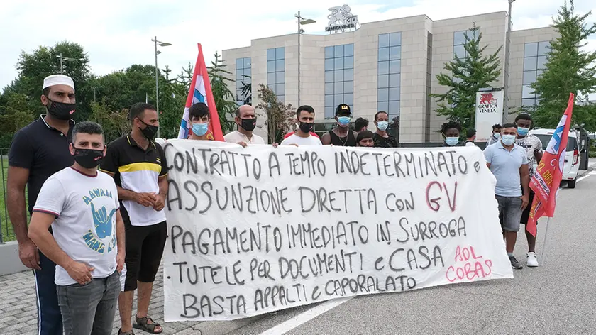 La protesta dei lavoratori pakistani iterinali
