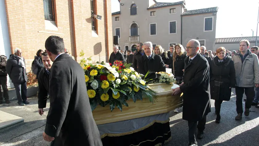 BELLUCO FUNERALE ZAMPIERI CORNEGLIANA DUE CARRARE