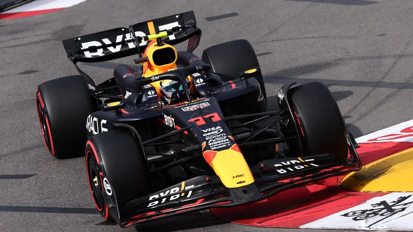 epa11366904 Red Bull Racing driver Sergio Perez of Mexico in action during the second practice session at the Formula One Grand Prix of Monaco at the Circuit de Monaco in Monte Carlo, Monaco, 24 May 2024. The Formula One Grand Prix of Monaco takes place on 26 May 2024. EPA/ANNA SZILAGYI