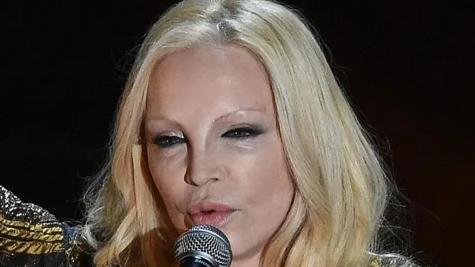 Italian singer Patty Pravo performs on stage during the TV show 'Domenica In' at the Ariston theater in Sanremo, Italy, 14 February 2016. ANSA/ETTORE FERRARI.........
