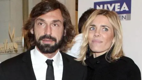 Andrea Pirlo e moglie durante la cerimonia del Gran Galà del calcio 2012 dell'Aic, Milano, 27 gennaio 2013. ANSA/ STEFANO PORTA