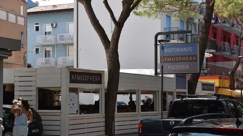 DE POLO - DINO TOMMASELLA - JESOLO - PIZZERIA ATMOSPHERA DI VIA BAFILE