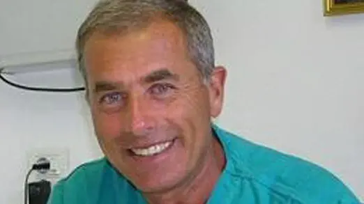 Il primario di ginecologia dell'ospedale civile di Pieve di Cadore, Carlo Cetera, in una immagine di repertorio...ANSA/Stefano CAMPOLO - Il dottor Carlo Cetera e' primario del centro di procreazione assistita di Pieve di Cadore Ha lavorato negli ospedali di Cles e Cavalese
