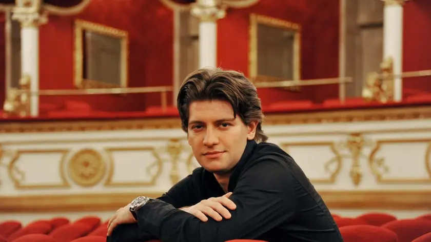 Bari - Daniele Rustioni, 30 anni, e' il nuovo direttore musicale del Teatro Petruzzelli di Bari.
