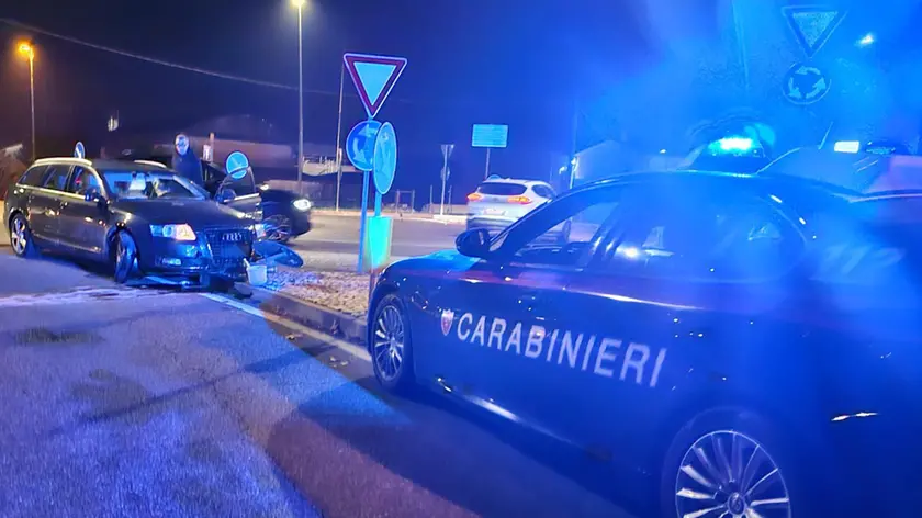 L'Audi dei fuggitivi dopo lo schianto