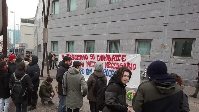 BASCHIERI - AGENZIA BIANCHI - PADOVA - SIT IN PEDRO DAVANTI TRIBUNALE