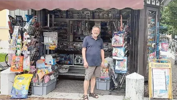 Luciano Battista, titolare dell’edicola di via Cavour accanto al municipio, chiuderà l’attività il 2 agosto