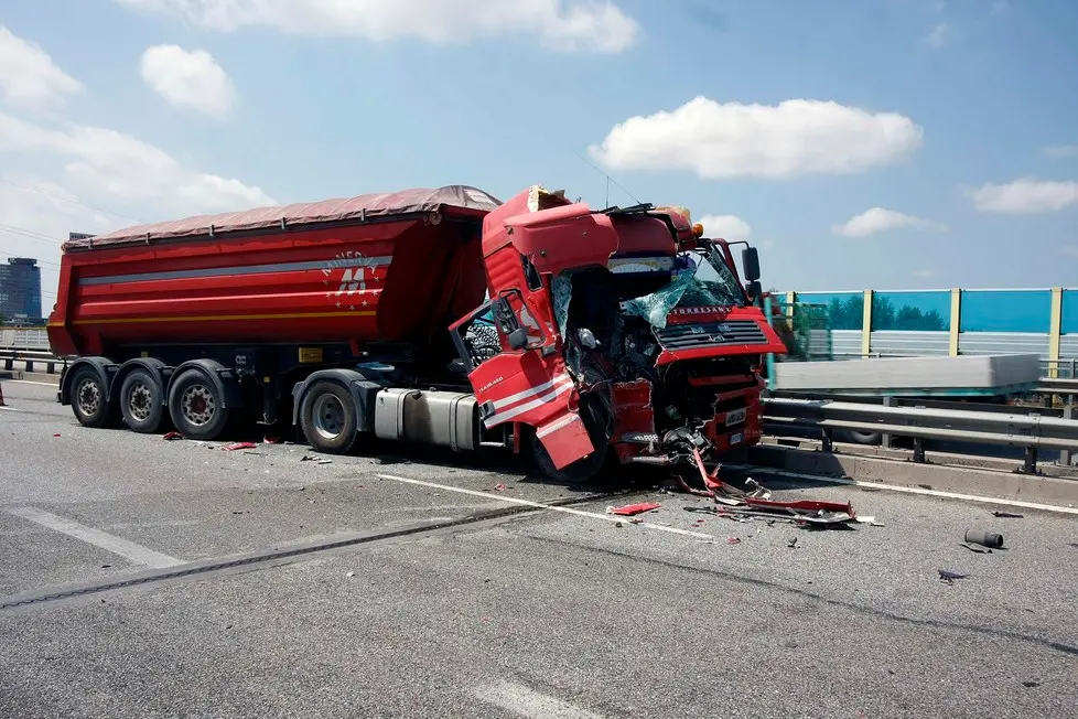 BARON - AGENZIA BIANCHI - PADOVA - INCIDENTE IN TANGENZIALE