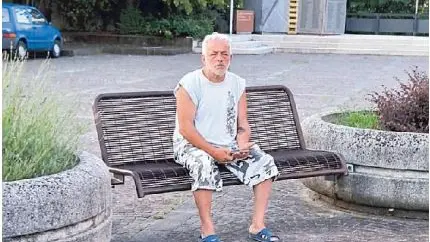 Fabio Mezzalira sulla panchin davanti al municipio di Grantorto