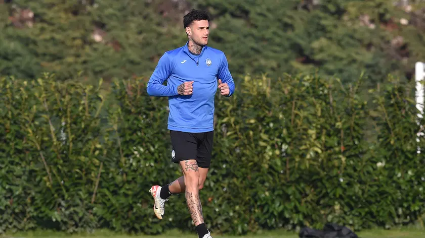 Atalanta's Gianluca Scamacca during a training session on the eve of the UEFA Europa League round of 16 second leg soccer match between Atalanta BC and Sporting Clube de Portugal, at Bortolotti Training Center in Zingonia, Italy, 13 March 2024. ANSA/MICHELE MARAVIGLIA