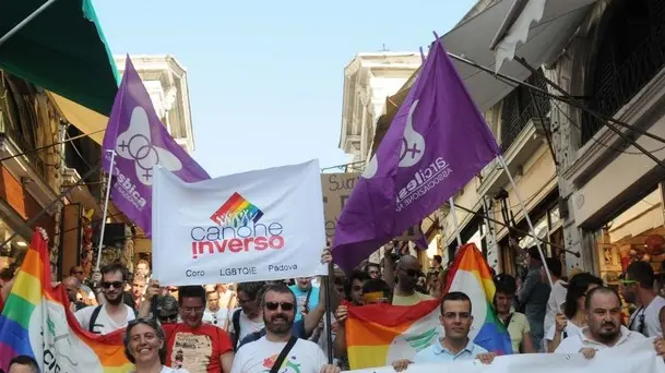 Interpress/Mazzega Morsego Venezia, 28.06.2014.- Gay Pride a Venezia, la marcia per l'ugualianza.- Nela foto sul ponte di Rialto