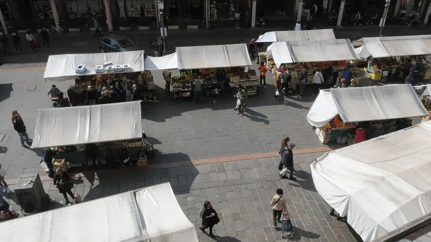 Alcuni ambulanti preferiscono il Prato a Piazza delle Erbe