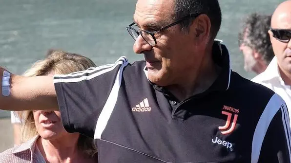 Juventus?s head coach Maurizio Sarri waves at the fans during the Italian friendly soccer match Juventius A vs Juventus B at Villar Perosa, Turin, 14 august 2019 ANSA/ ALESSANDRO DI MARCO