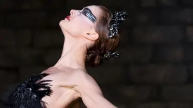 Jeff Bridges nel ruolo de «Il Grinta» diretto dai fratelli Coen A destra Natalie Portman la ballerina de «Il cigno nero» di Darren Arafnosky Qui sotto Jennifer Lawrence protagonista di «Un gelido inverno» della regista Debra Granik