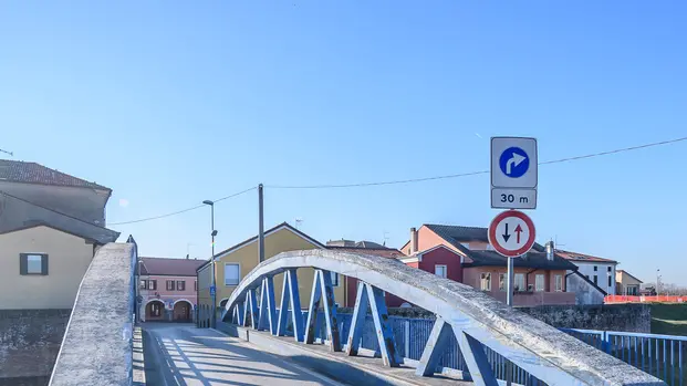 Bovolenta (PD), 19 dicembre 2017. Vedute di Bovolenta. Nella foto: il ponte sul Bacchiglione.