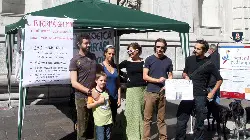La tenda dei precari davanti al municipio