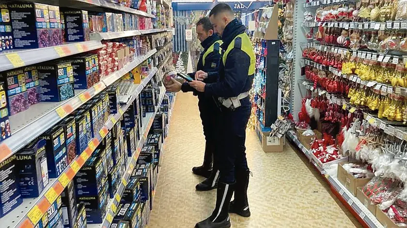 La polizia locale sta controllando i rivenditori di fuochi d’artifici