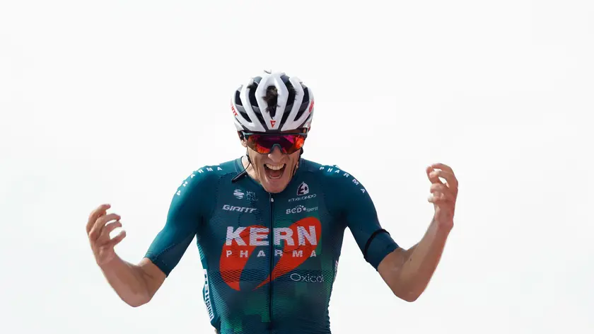 epa11571449 Spanish rider Pablo Castrillo of Team Kern Pharma celebrates winning the twelth stage of the La Vuelta a Espana cycling race over 137.5km from Ourense Termal to Estacion de Montana de Manzaneda, Spain, 29 August 2024. EPA/JAVIER LIZON