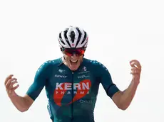 epa11571449 Spanish rider Pablo Castrillo of Team Kern Pharma celebrates winning the twelth stage of the La Vuelta a Espana cycling race over 137.5km from Ourense Termal to Estacion de Montana de Manzaneda, Spain, 29 August 2024. EPA/JAVIER LIZON