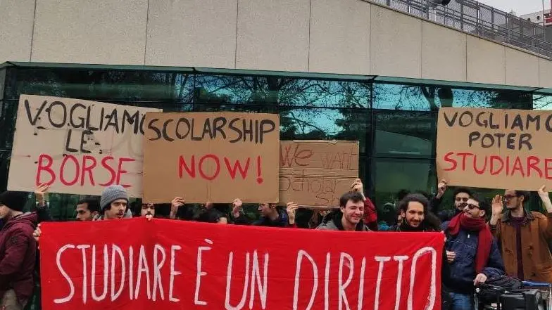 Protesta degli studenti a Padova per le borse di studio