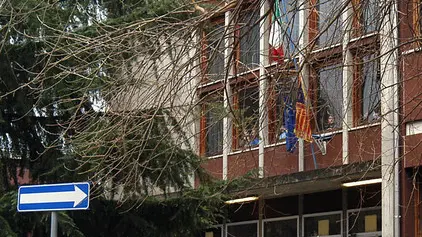 PD 10 MARZO 2004 G.M. LA SCUOLA DI FRONTE AL LUOGO DEL DELITTO (CARRAI) LA SCUOLA DI FRONTE AL LUOGO DEL DELITTO.(CARRAI)