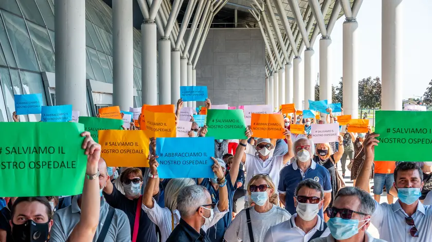 Monselice (PD) 5 settembre 2020. Sit in di sindaci e cittadini all'ospedale di Schiavonia . Nella Foto: dimostranti.
