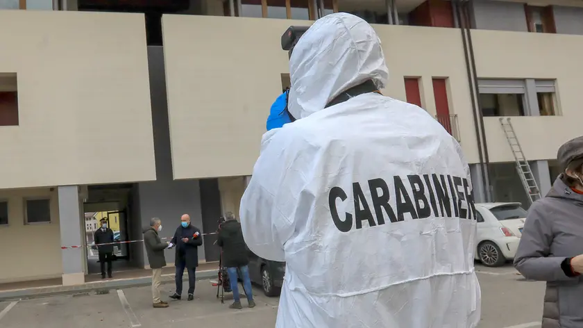 Agostini Castello Di Godego omicidio-suicidio carabinieri sientifica sul posto