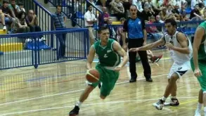 RISTRUTTURATO. La partita di basket che ha inaugurato il palasport