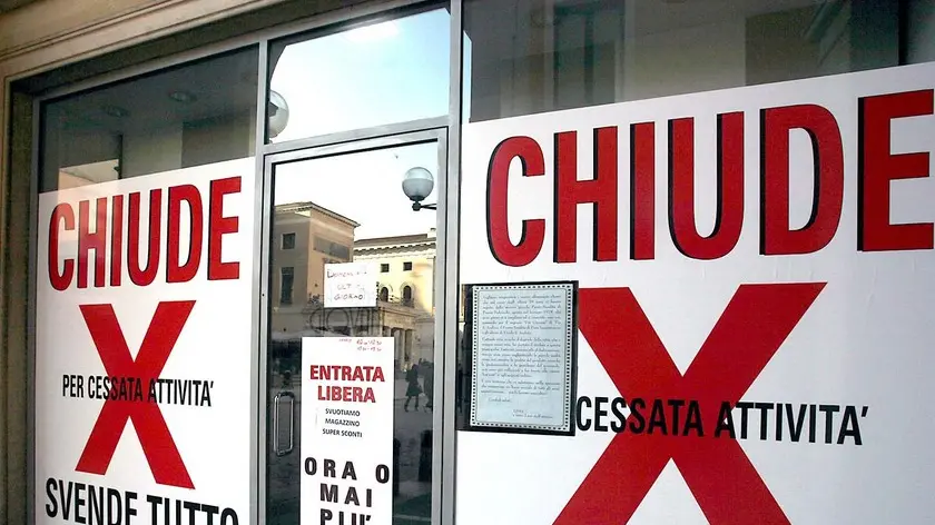 MARIAN - AGENZIA BIANCHI - PADOVA - NEGOZIO GIOVANI CHIUDE DOPO 39 ANNI.