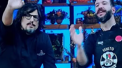 Andrea Cesaro (a destra) con Alessandro Borghese a "Cuochi d'Italia"