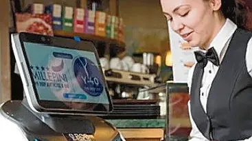 Il robot cameriere “Bob” in servizio in hotel a Montegrotto