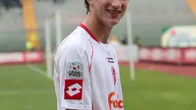 CHI SALUTA E CHI RESTA Sopra Pietro Baccolo, giovane talento biancoscudato che lontano da Padova si è un po’ perso. Il Parma lo ha riscattato, ma sicuramente lo girerà in prestito in Lega Pro. A destra Daniele Vantaggiato: il torello è stato riscattato, ora è un giocatore completamente del Padova. E’ possibile però che sia scambiato durante il mercato estivo.