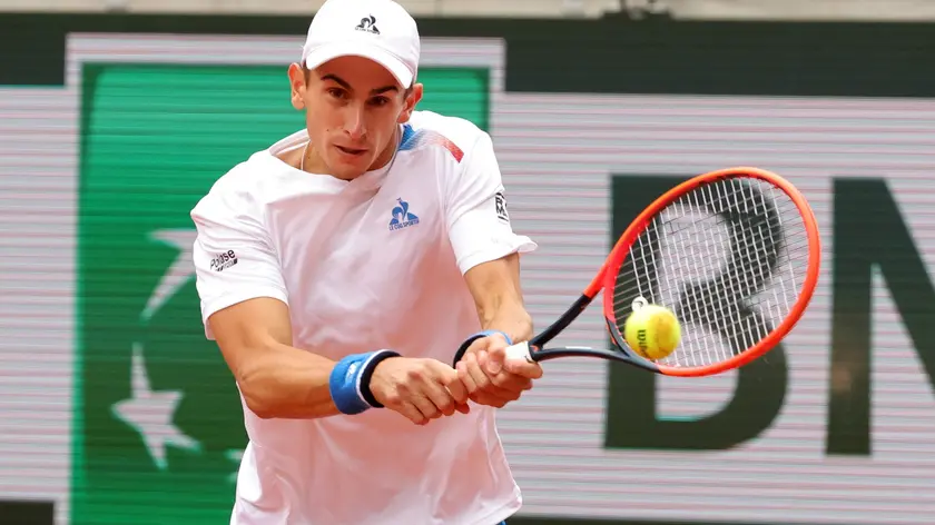 epa11381461 Matteo Arnaldi of Italy in action during his men's singles third round match against Andrey Rublev of Russia at the French Open Grand Slam tennis tournament at Roland Garros in Paris, France, 31 May 2024. EPA/TERESA SUAREZ
