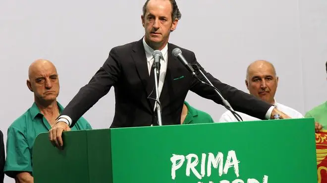 Il presidente della Regione Veneto, Luca Zaia, durante la seconda giornata del congresso della Lega Nord in corso di svolgimento nel forum di Assago, Milano, 01 luglio 2012. ANSA / MATTEO BAZZI